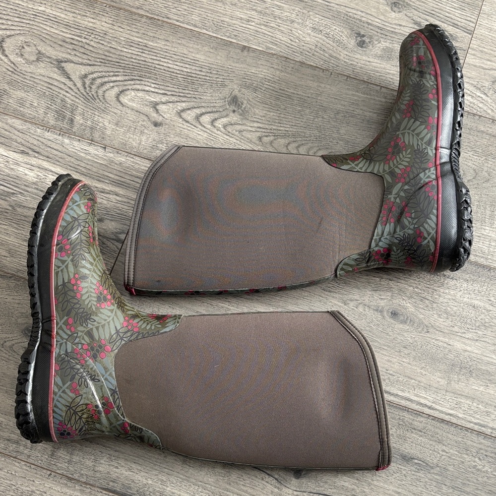Bogs Women's Tall Floral Rain Boots - Gray with Pink Accents - Picture 8 of 10